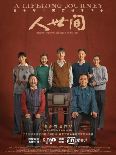 两只兔子在衬衫里动来动去